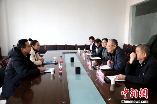 ͼΪ�ຣʡ��������ҽԺ�쵼����Ԯ���Խӹ��������ຣʡ��������ҽԺ ��